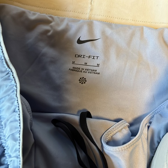 NIKE boys swimming trunks. Like new worn less than 5 times. Size medium. - Picture 2 of 3